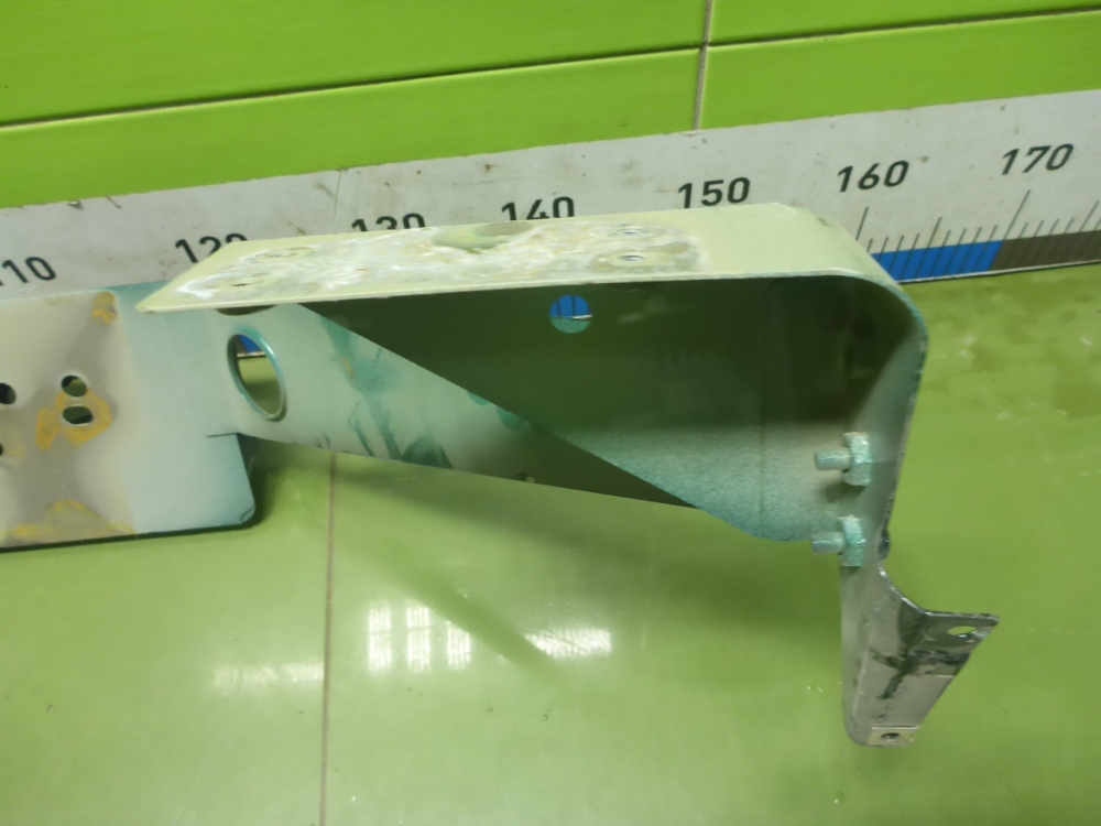 Усилитель переднего бампера