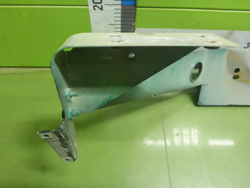 Усилитель переднего бампера