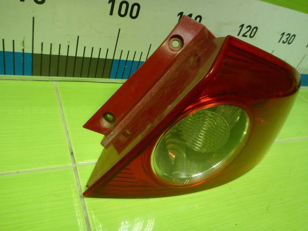 Фонарь задний наружный правый