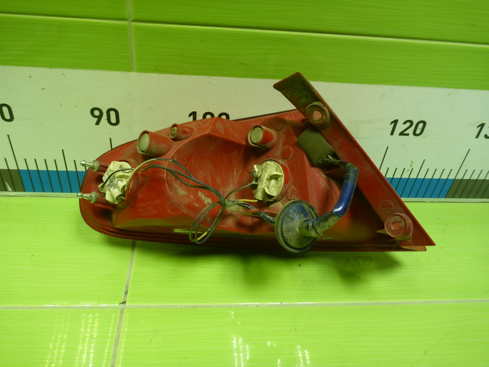 Фонарь задний наружный правый