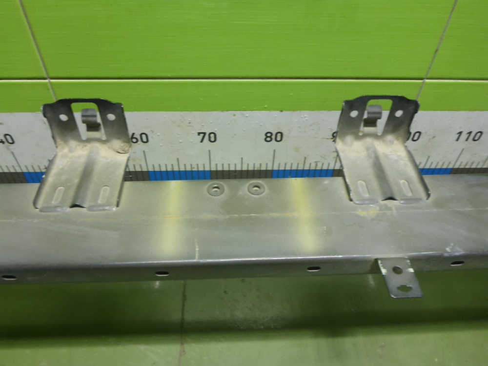 Усилитель переднего бампера