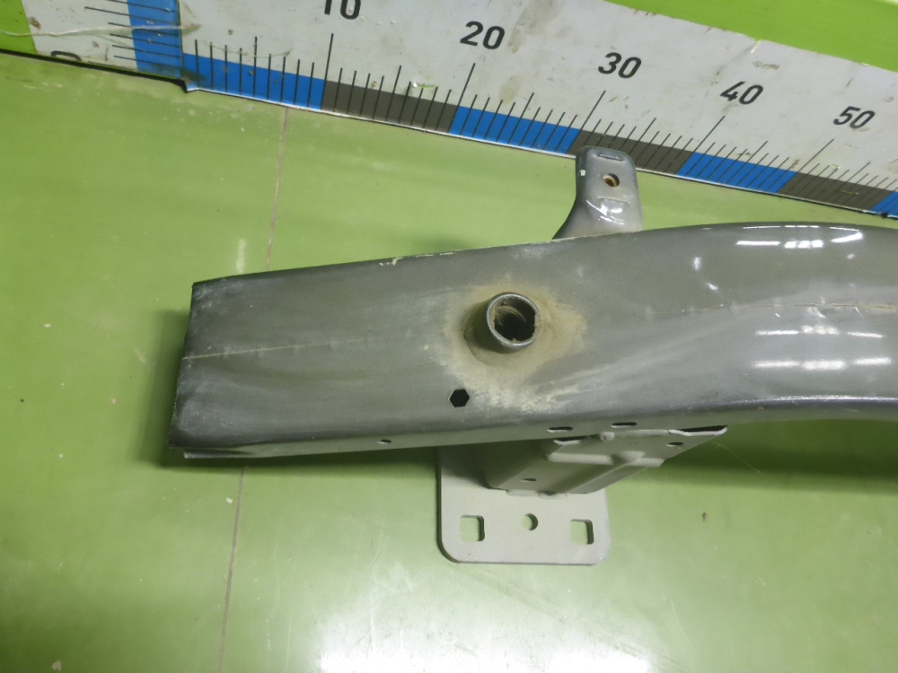 Усилитель переднего бампера