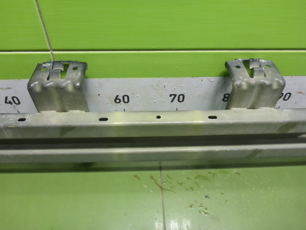 Усилитель переднего бампера