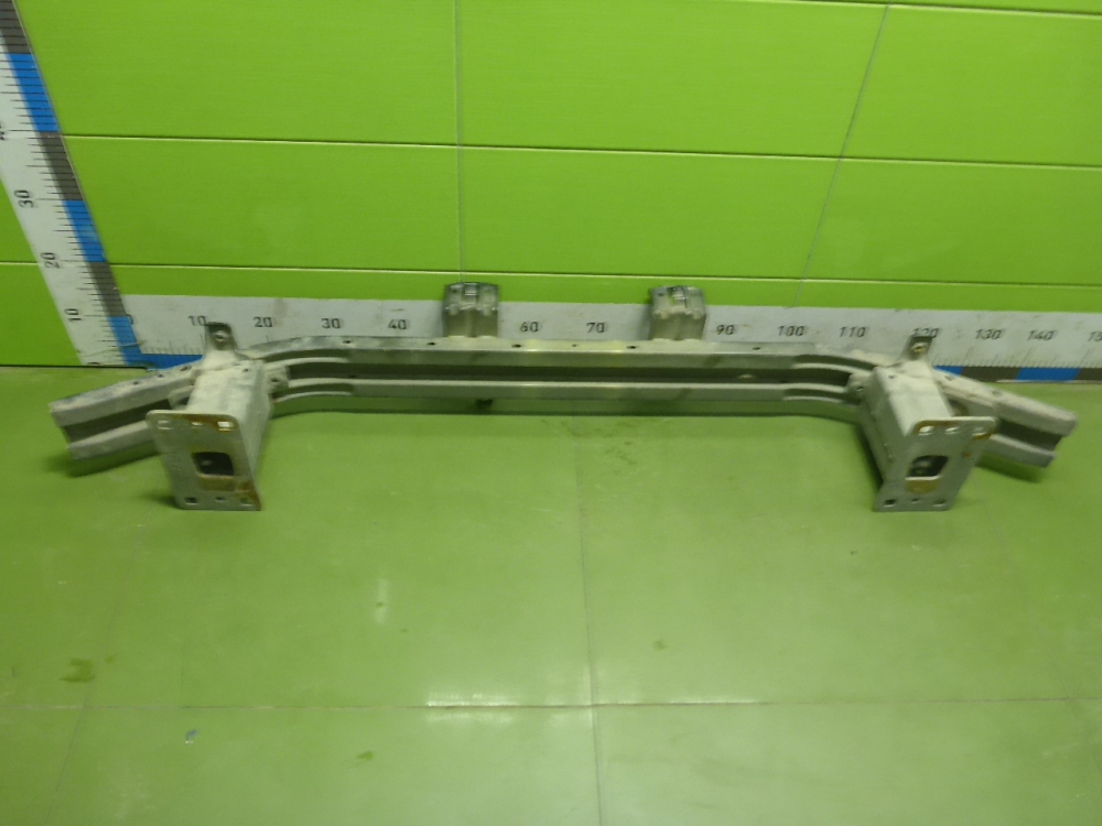 Усилитель переднего бампера