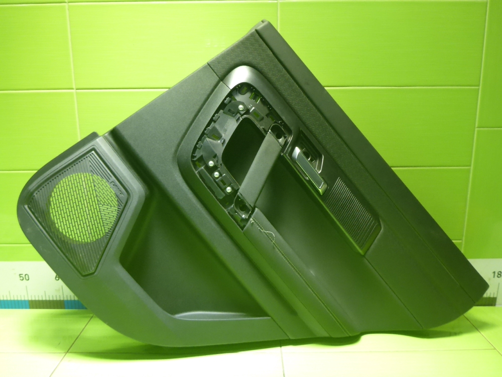 Обшивка двери задней правой