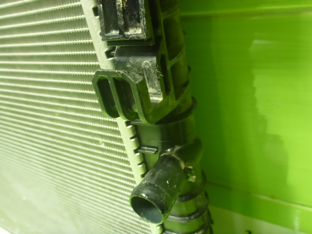 Радиатор охлаждения двигателя основной