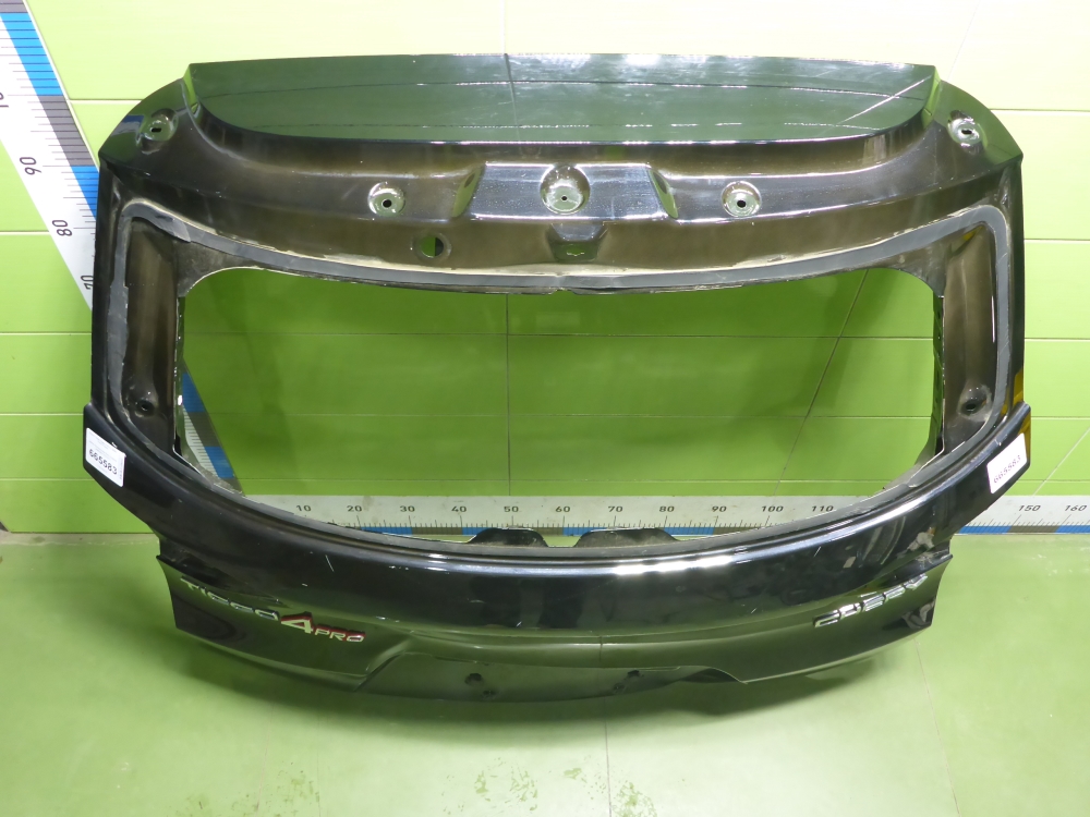 Дверь багажника