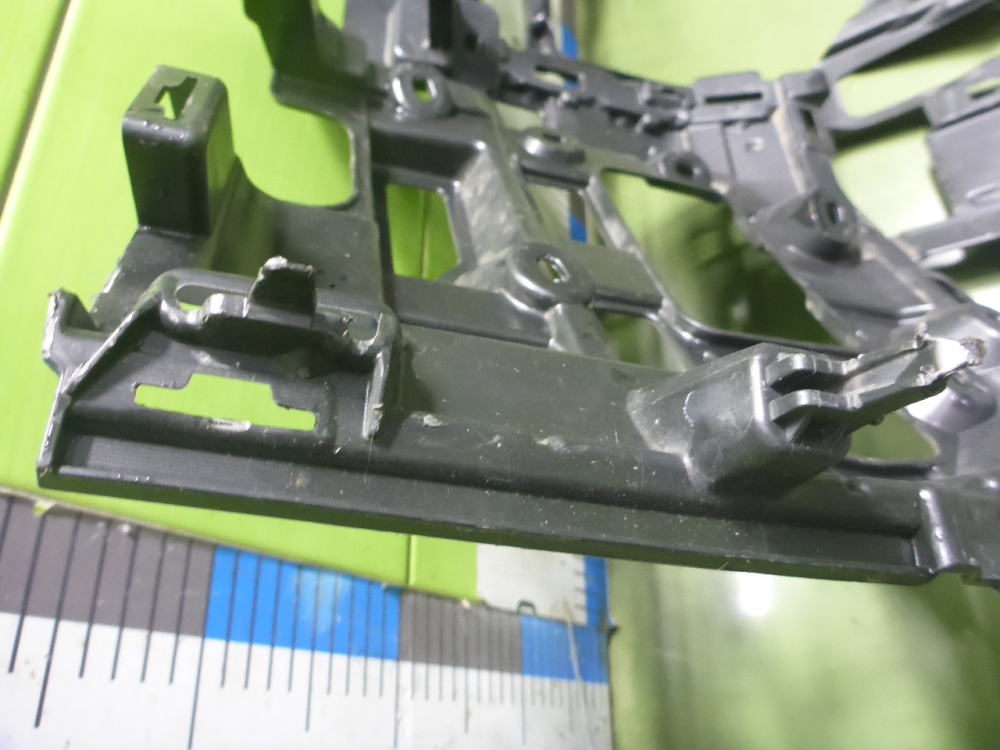 Кронштейн переднего бампера