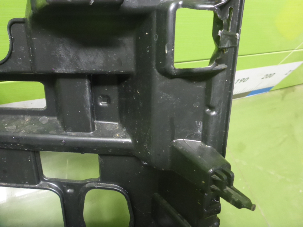 Кронштейн переднего бампера