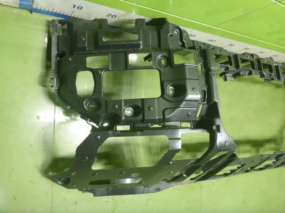 Кронштейн переднего бампера