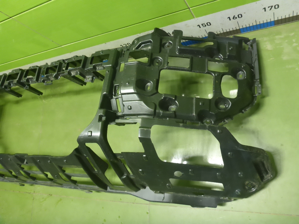 Кронштейн переднего бампера