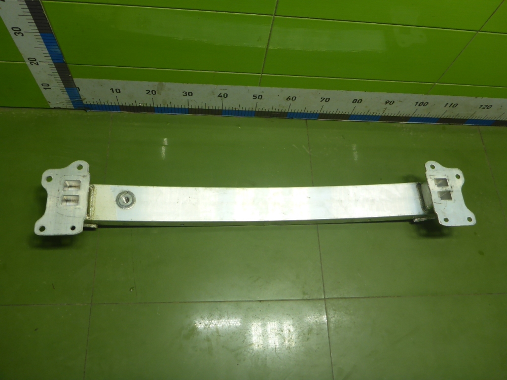 Усилитель переднего бампера