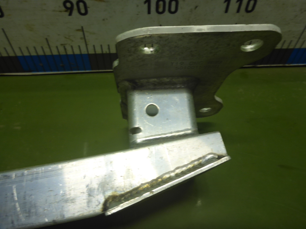 Усилитель переднего бампера