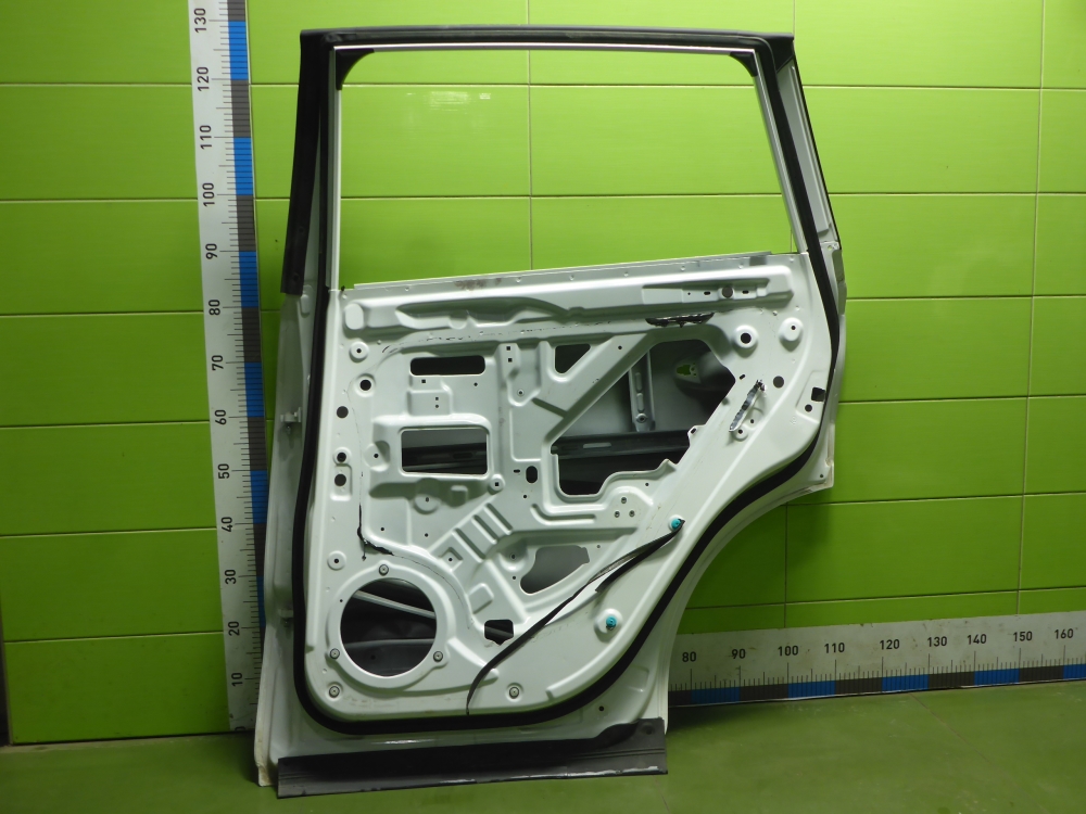 Дверь задняя правая