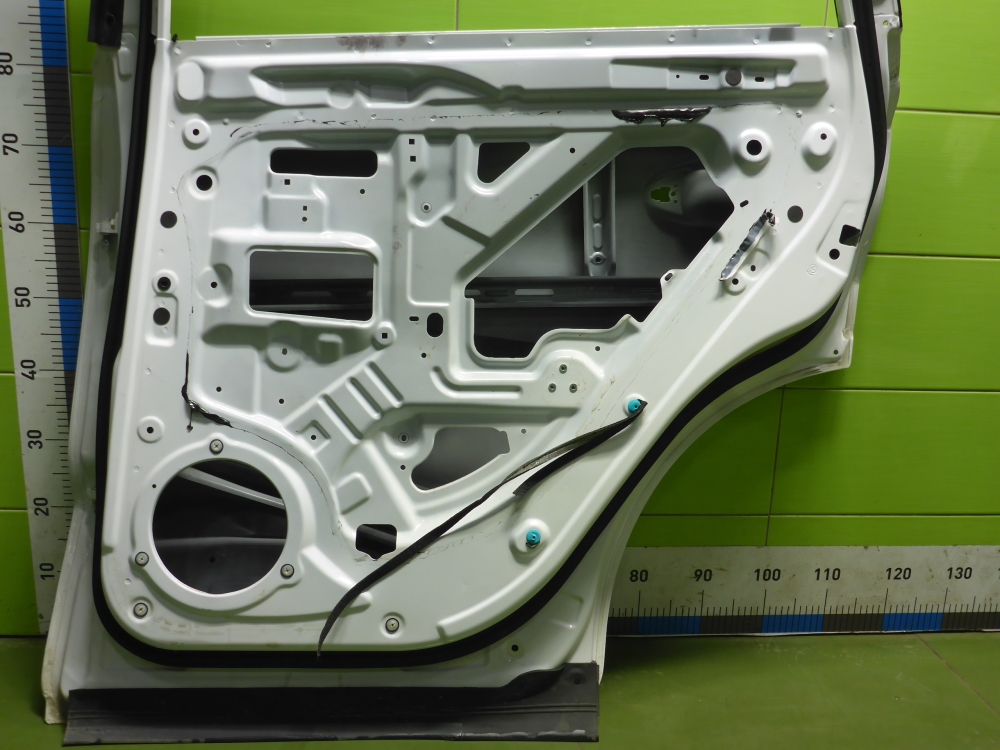 Дверь задняя правая