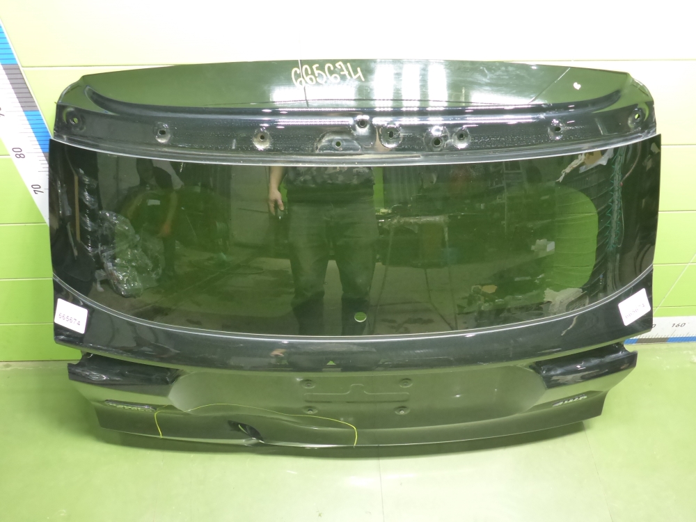 Дверь багажника