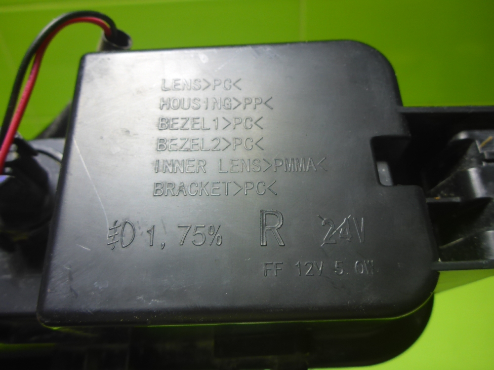 Фара противотуманная правая