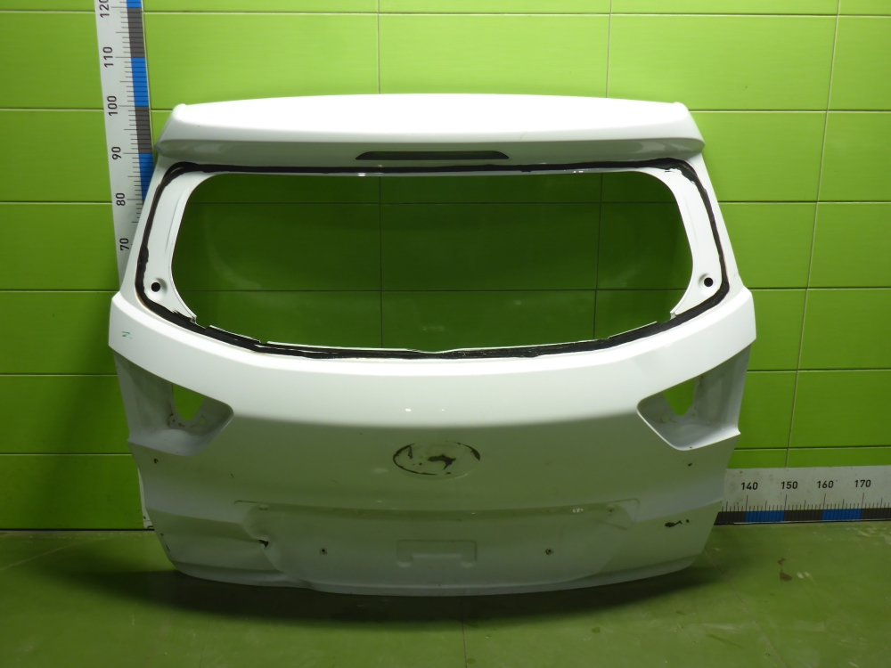 Дверь багажника