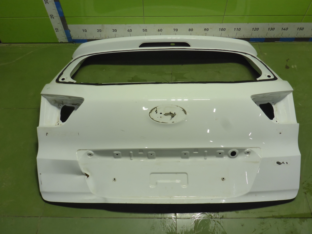 Дверь багажника