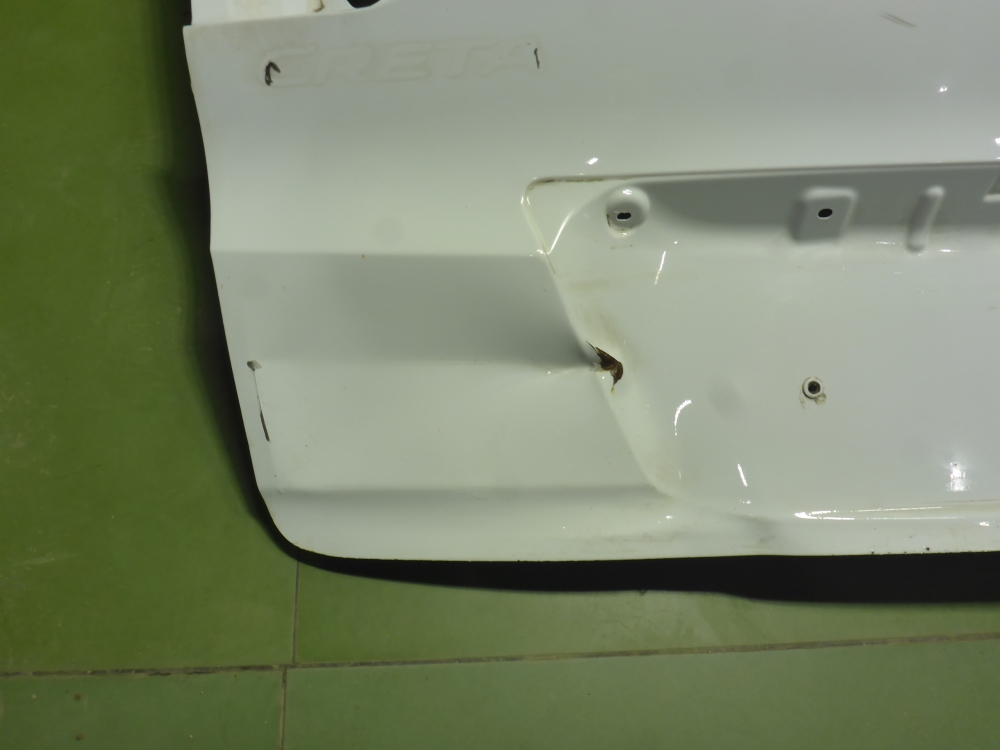 Дверь багажника