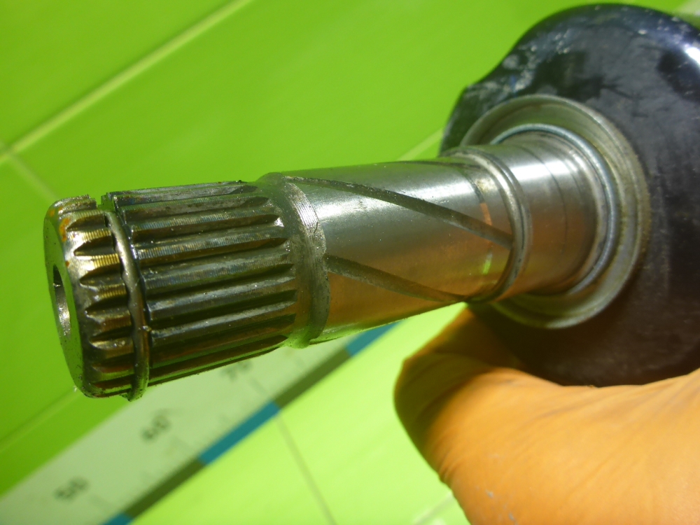 Полуось задняя правая