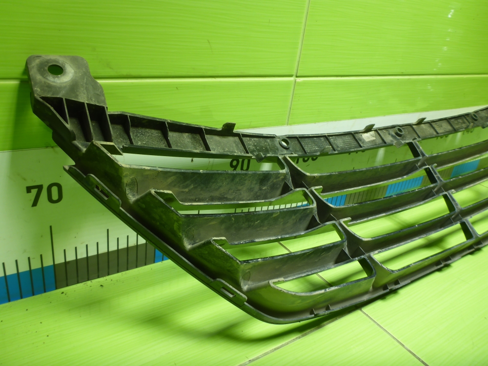 Решетка в бампер центральная