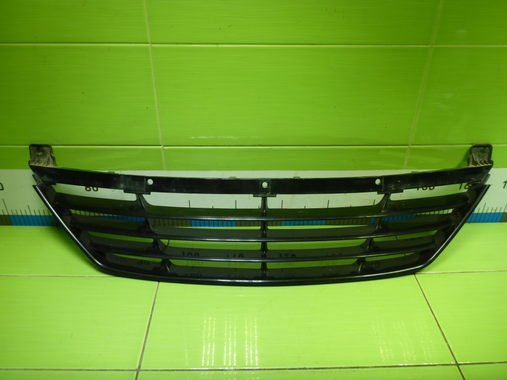 Решетка в бампер центральная