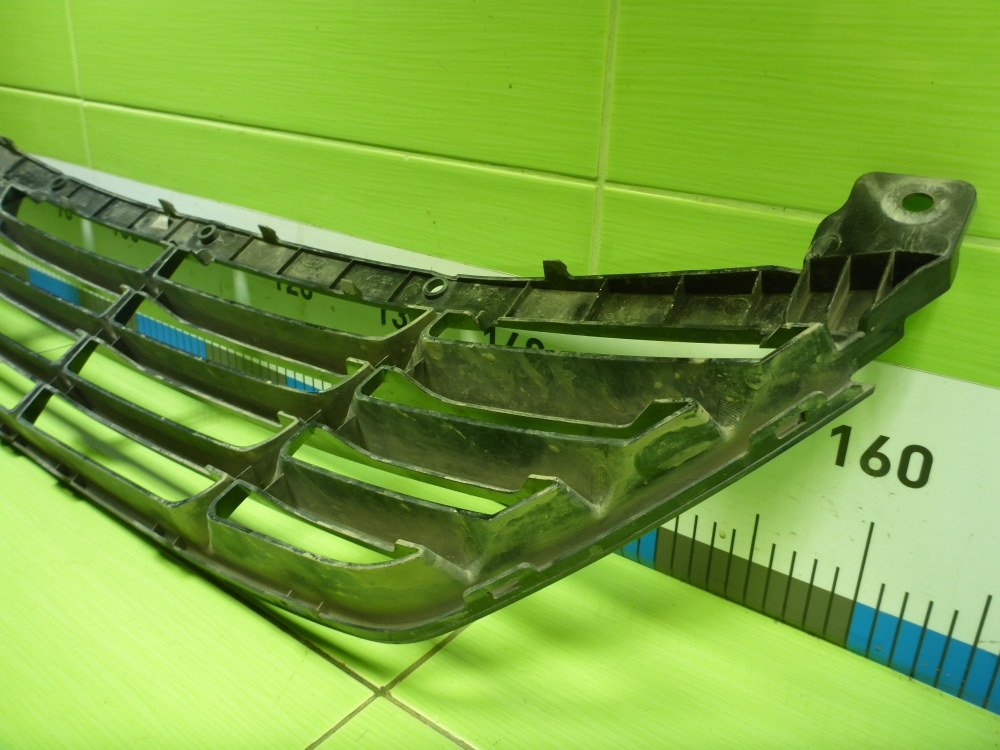 Решетка в бампер центральная