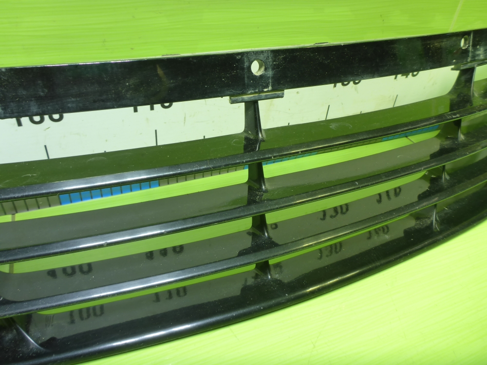 Решетка в бампер центральная