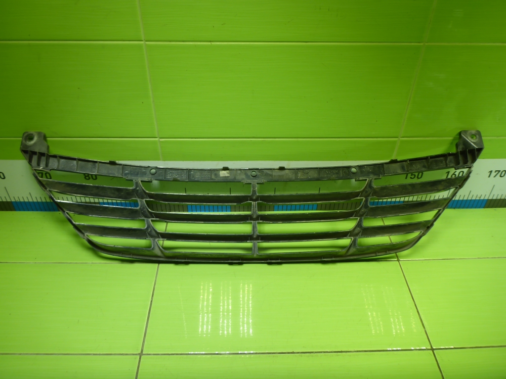Решетка в бампер центральная