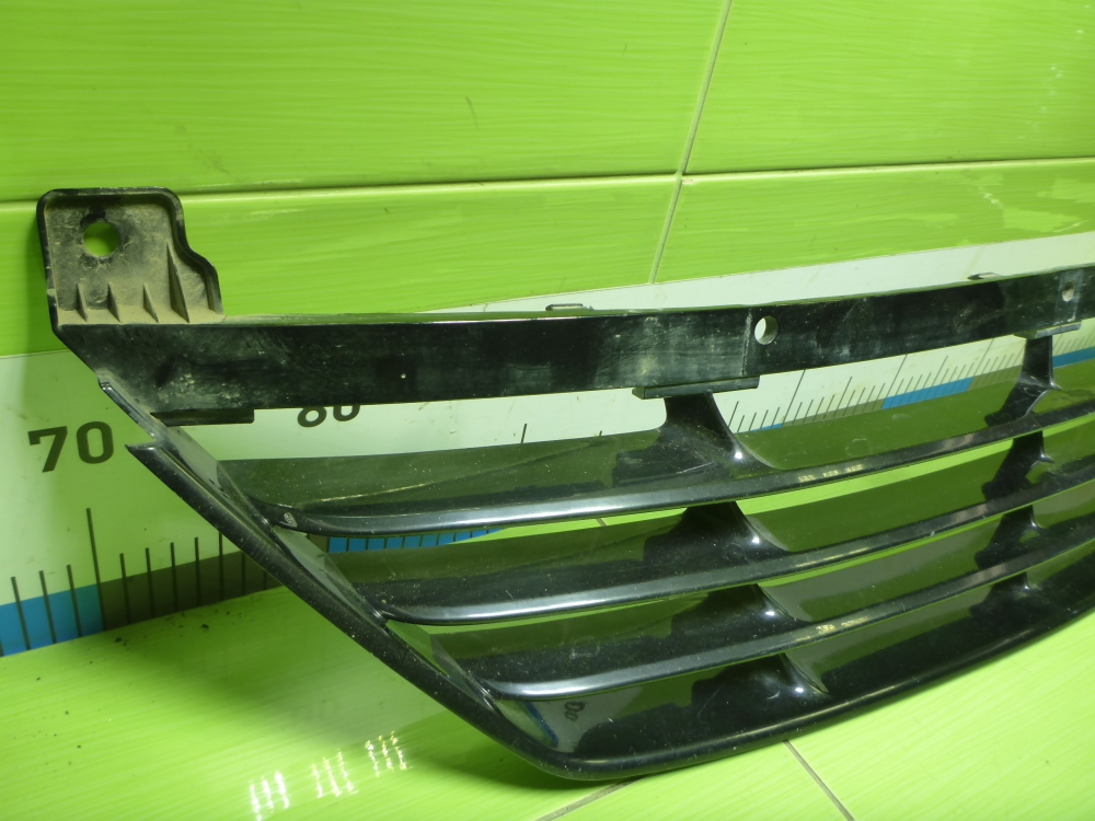 Решетка в бампер центральная