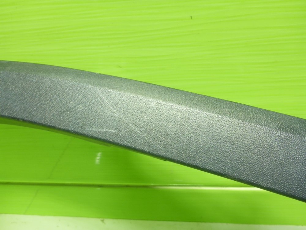 Накладка переднего крыла правого