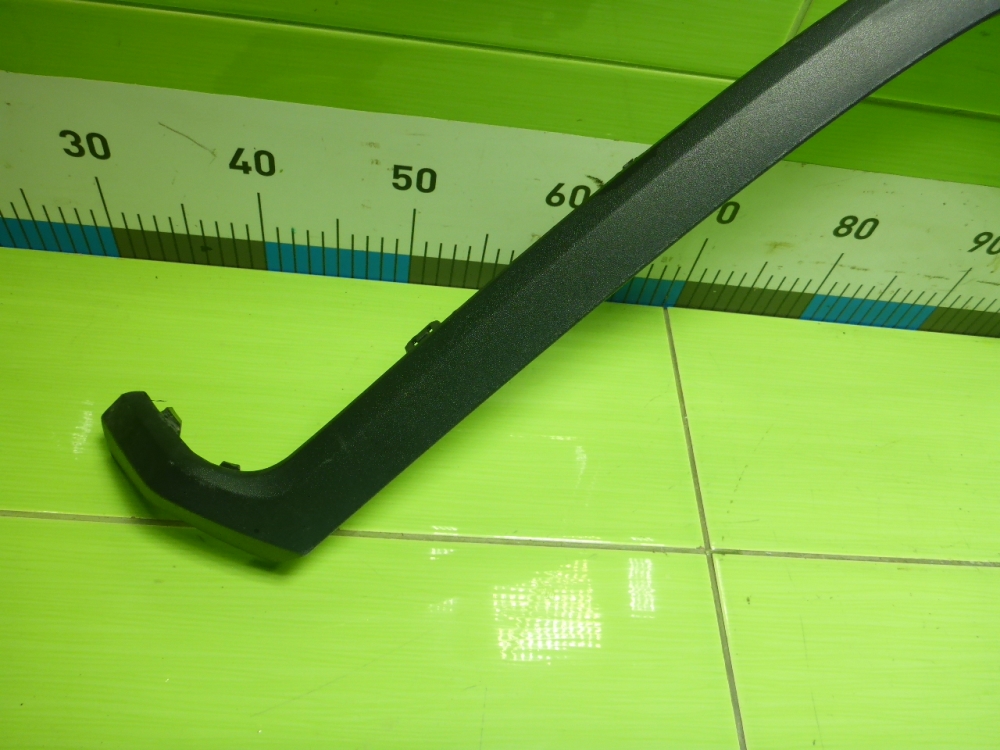 Накладка переднего крыла правого