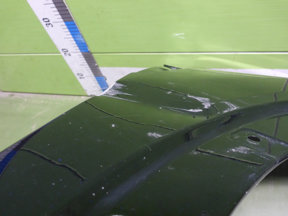 Крыло переднее правое