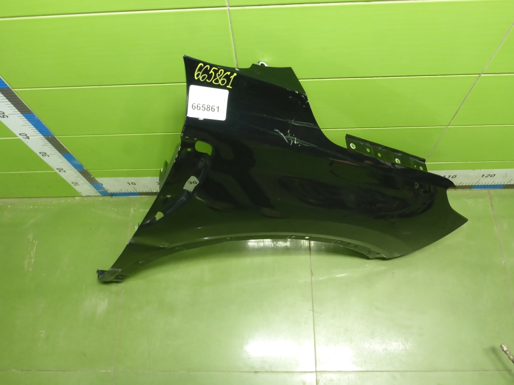 Крыло переднее правое