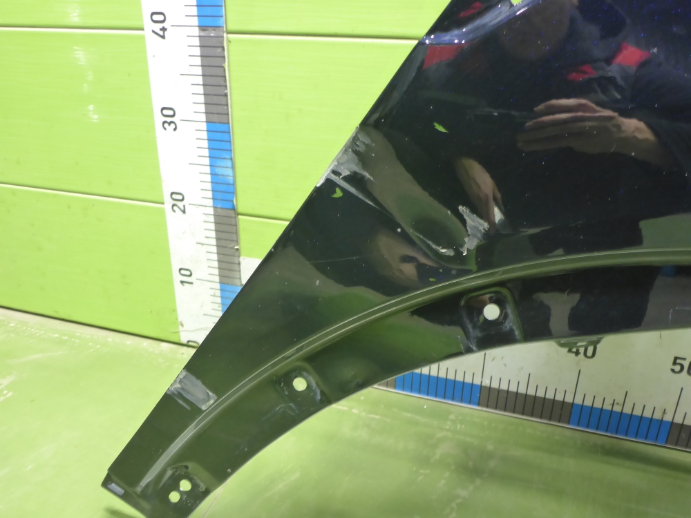 Крыло переднее правое