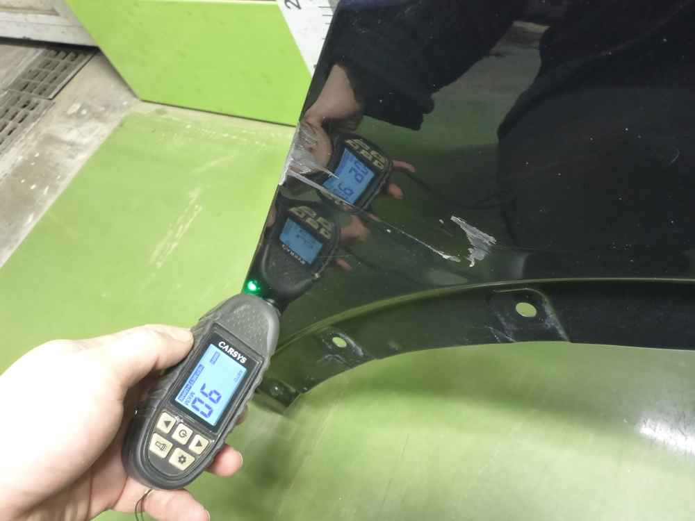 Крыло переднее правое