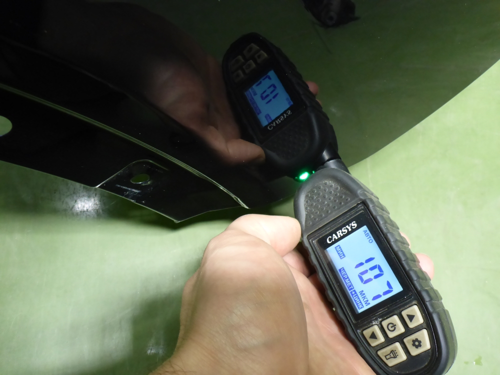 Крыло переднее правое