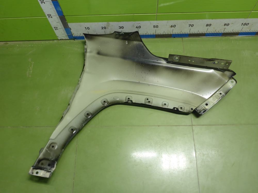 Крыло переднее левое