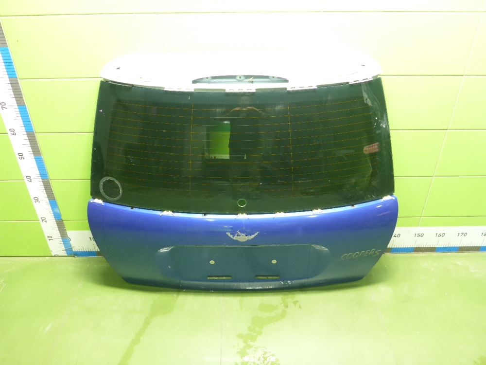 Дверь багажника