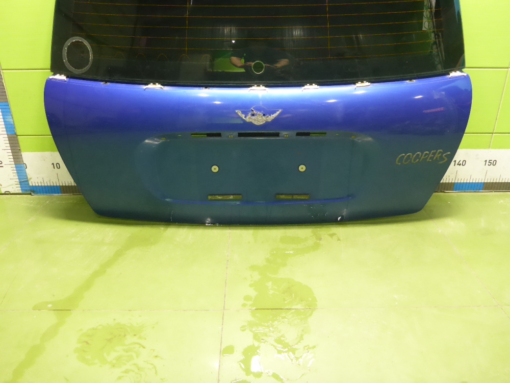 Дверь багажника