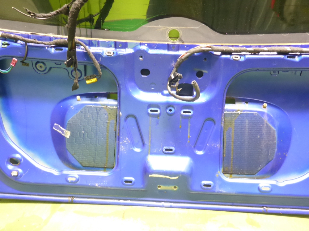 Дверь багажника