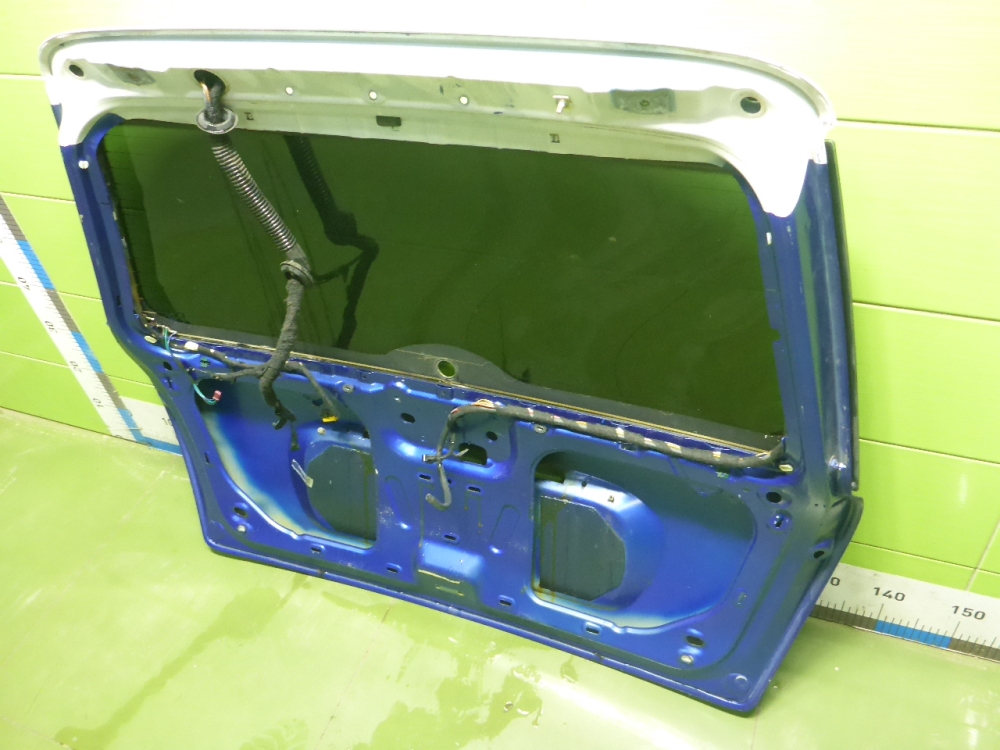 Дверь багажника