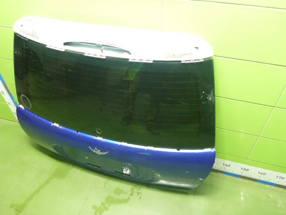 Дверь багажника