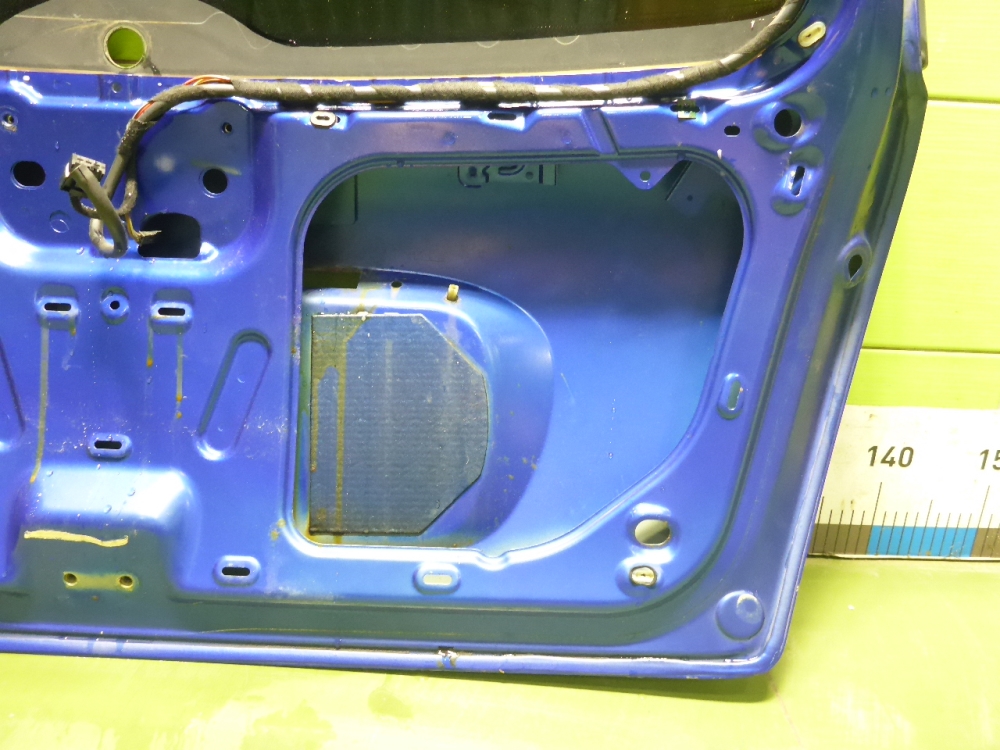 Дверь багажника