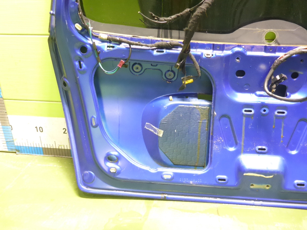 Дверь багажника