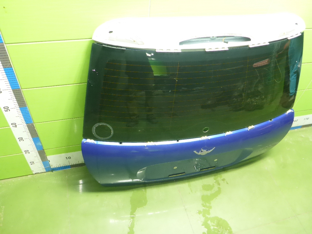 Дверь багажника