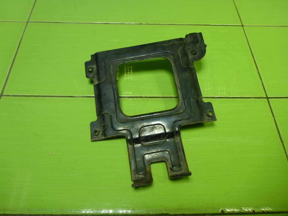 Кронштейн блока управления двигателем