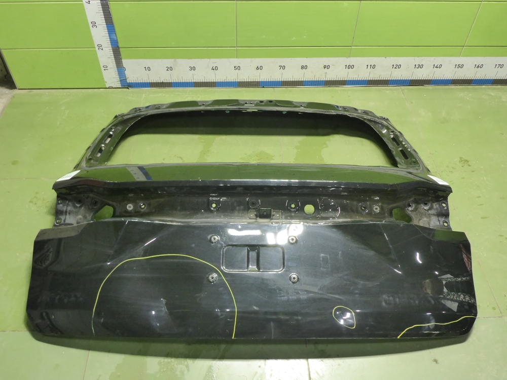 Дверь багажника