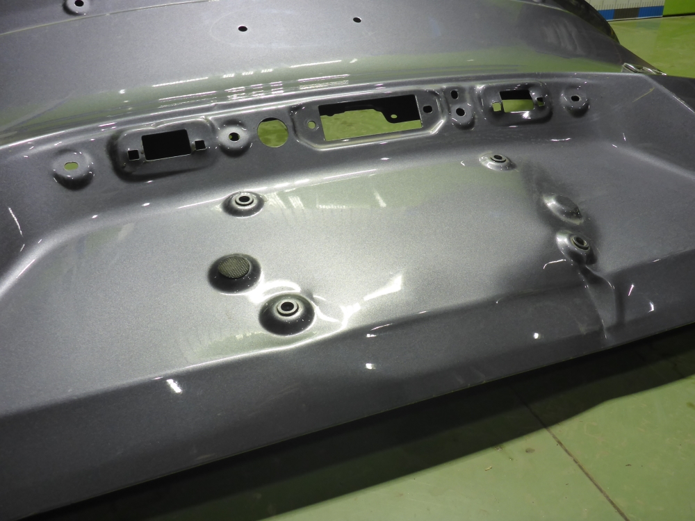 Дверь багажника